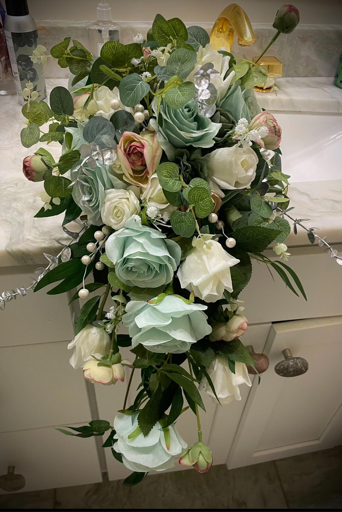 Bridal Party Bouquets/Boutonnieres